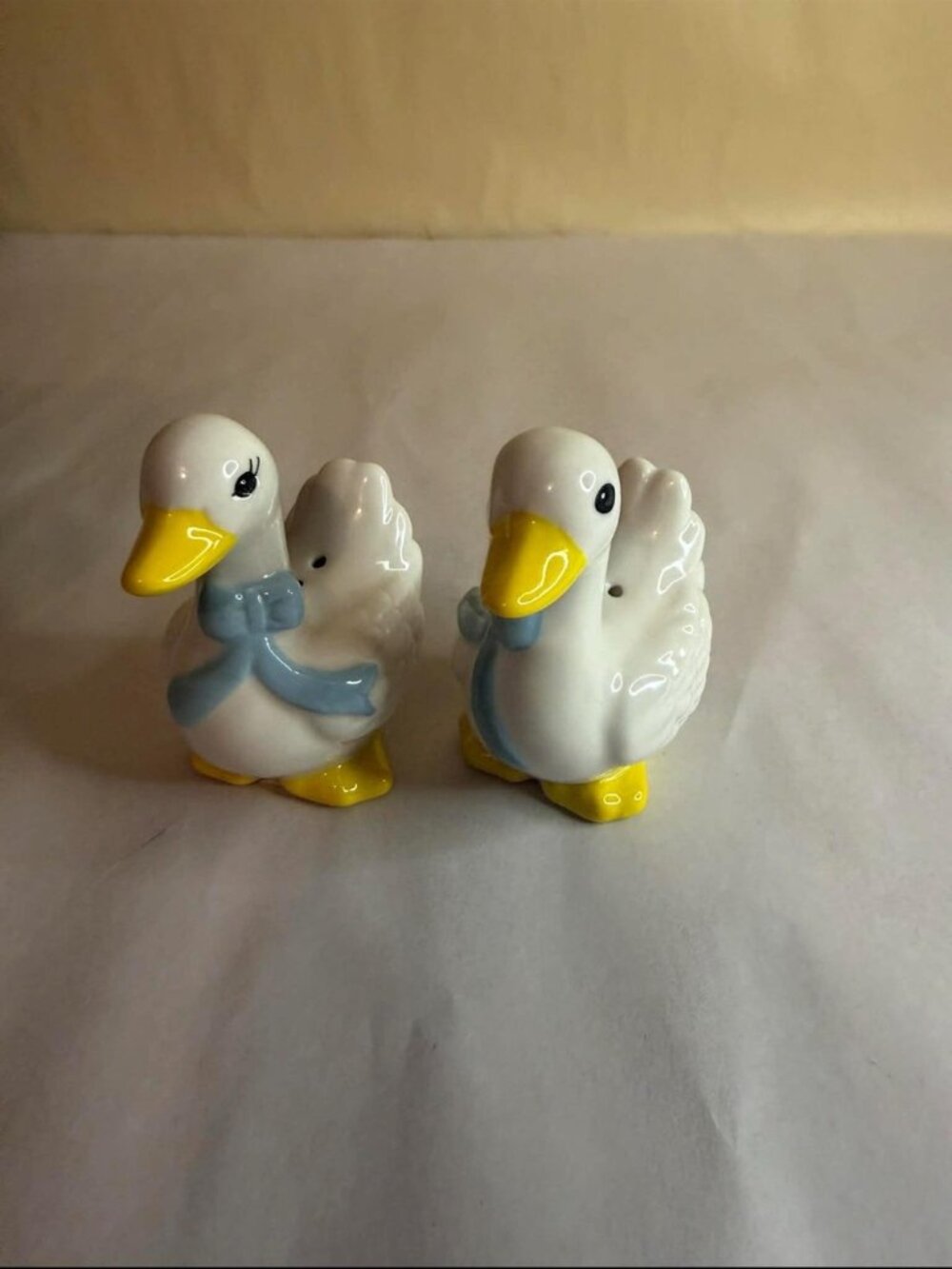 Ceramic Kitschy Ducks Goose Salt and Pepper Shakers Set NWT